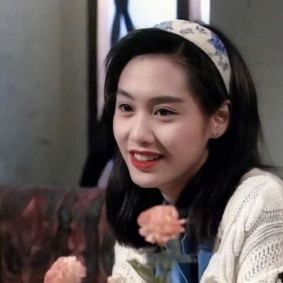 想要拍一组与众不同的婚纱照一定少不了这组港风婚纱照(图1)