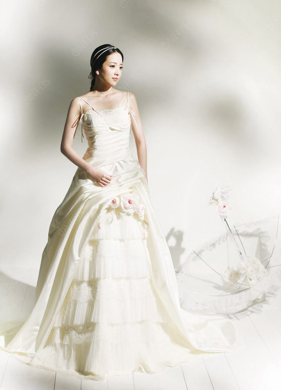 新娘单人婚纱照怎么拍比较好看(图1)