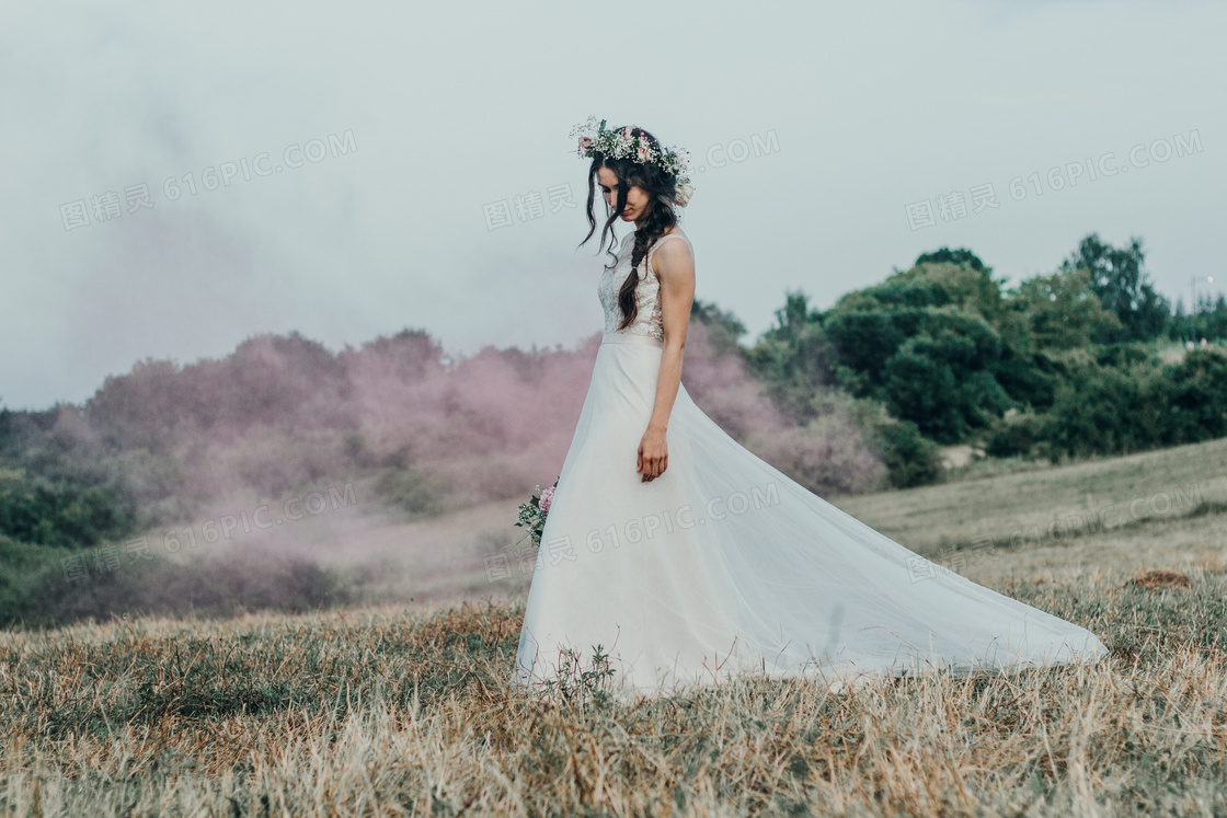 婚纱选不好?来这些超仙的嫁纱简直美翻了!(图1)
